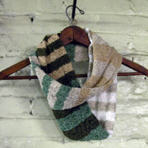 stripedcowl_rayonchenille1725ypp